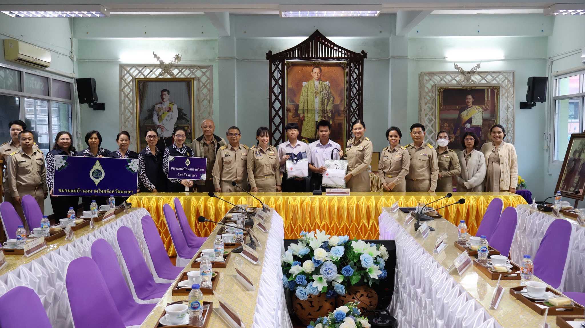 ผู้ว่าราชการจังหวัดพะเยา ตรวจเยี่ยมเยาวชนและสามเณรผู้รับทุนมูลนิธิจิตต์น้อมเกล้าฯ ในพระบรมราชินูปถัมภ์ พื้นที่อำเภอจุนและอำเภอเชียงคำ