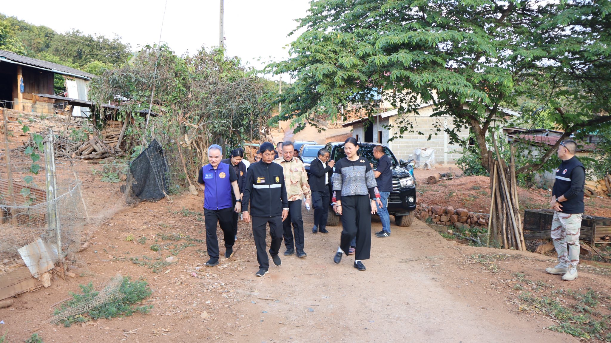 ผู้ว่าราชการจังหวัดพะเยา ลงพื้นที่ตรวจเยี่ยมหมู่บ้านห่างไกลทุรกันดาร ติดตามคุณภาพชีวิตประชาชนอย่างใกล้ชิด