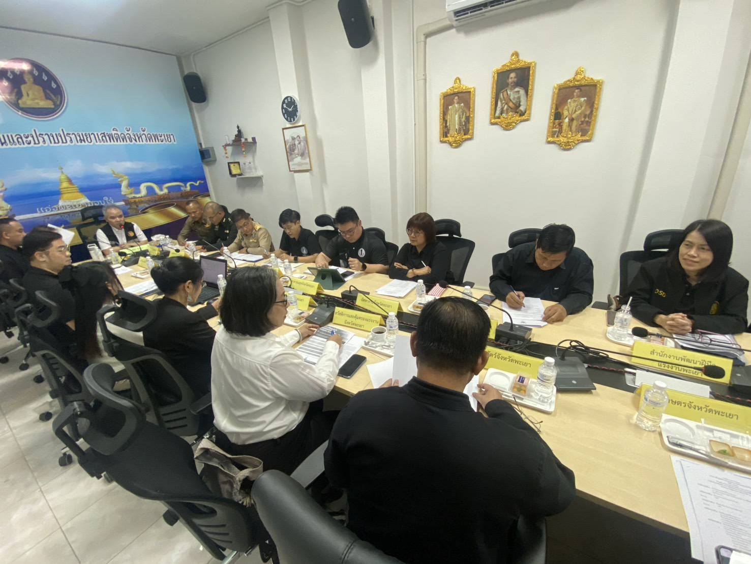 จังหวัดพะเยา เดินหน้าโครงการ &ldquo;อ้อมกอดแห่งสายใยของชุมชน&rdquo; มุ่งฟื้นฟูพลังใจผู้ผ่านการบำบัดยาเสพติด ครอบคลุมทั้ง 9 อำเภอ เน้นคืนคนดีสู่สังคมอย่างยั่งยืน