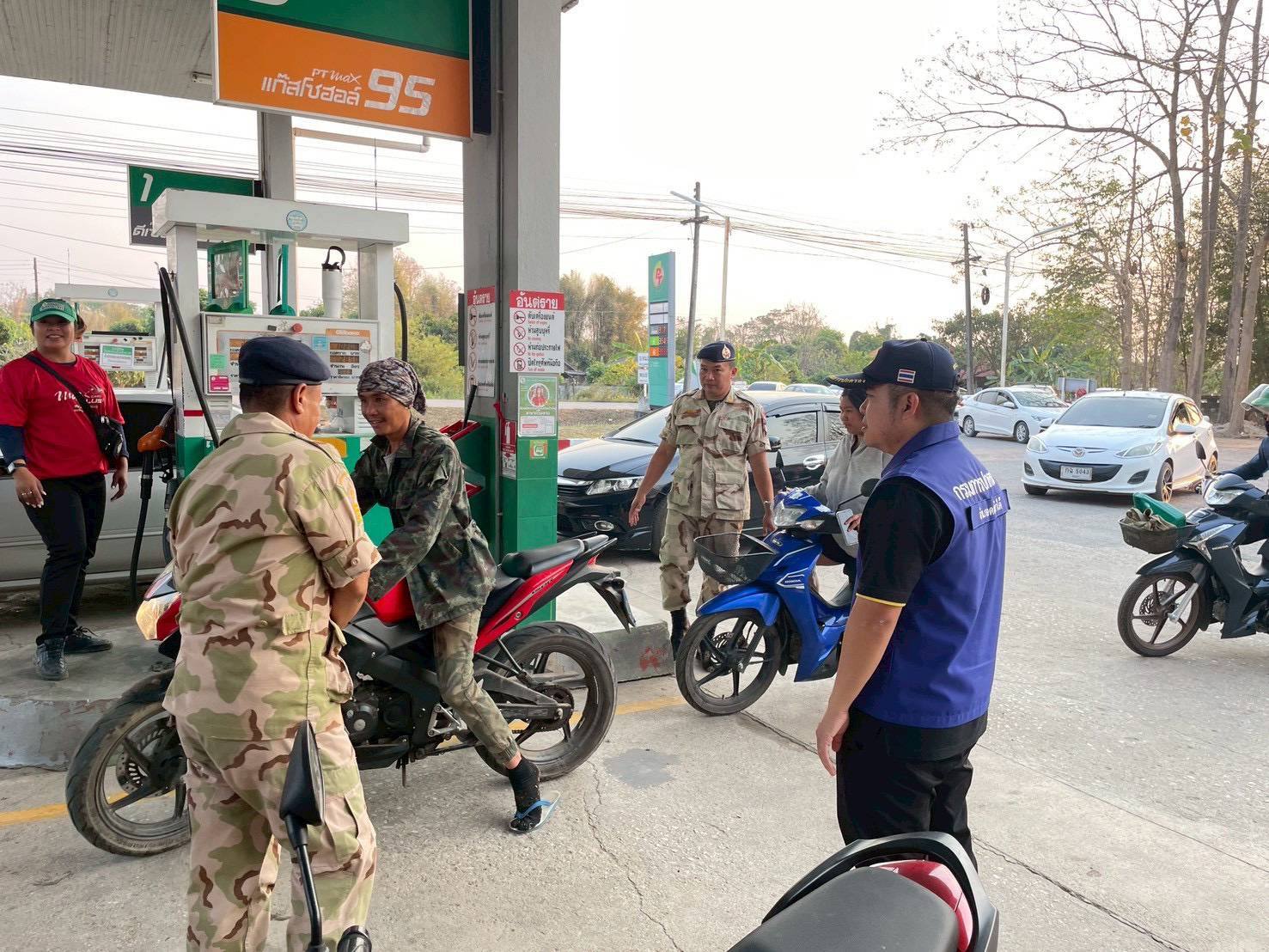 ผู้ว่าฯ พะเยา สั่งทุกอำเภอจัดระเบียบปั๊มน้ำมัน อำนวยความสะดวกประชาชน ลดการรอคิวแบบไร้จุดหมาย