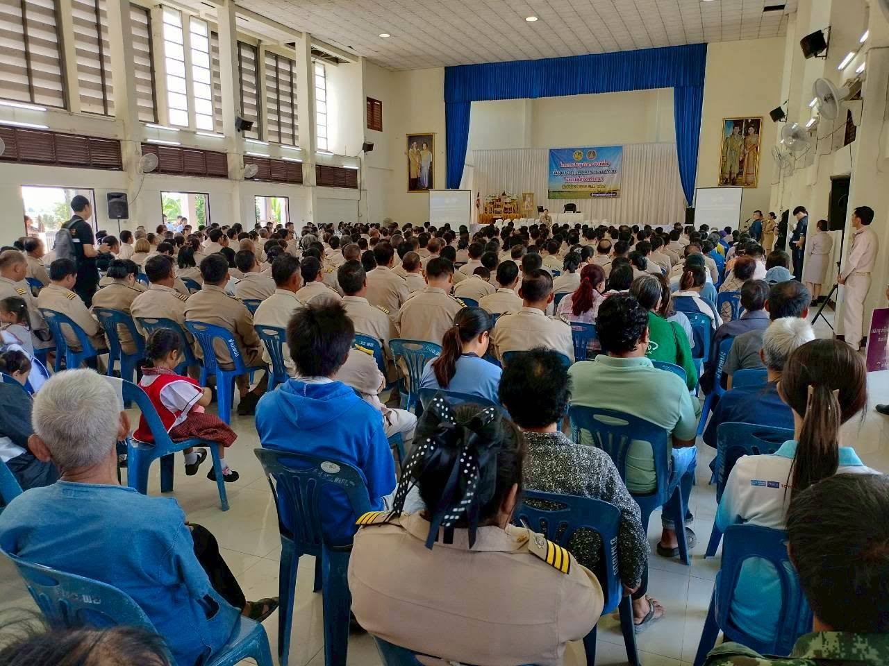 จังหวัดพะเยา เดินหน้าขับเคลื่อนนโยบายรัฐบาลและกระทรวงมหาดไทย ลงพื้นที่อำเภอปง รับฟังปัญหาความเดือดร้อน พร้อมมอบถุงยังชีพและทุนสงเคราะห์ ยกระดับคุณภาพชีวิตประชาชนในเชิงรุก