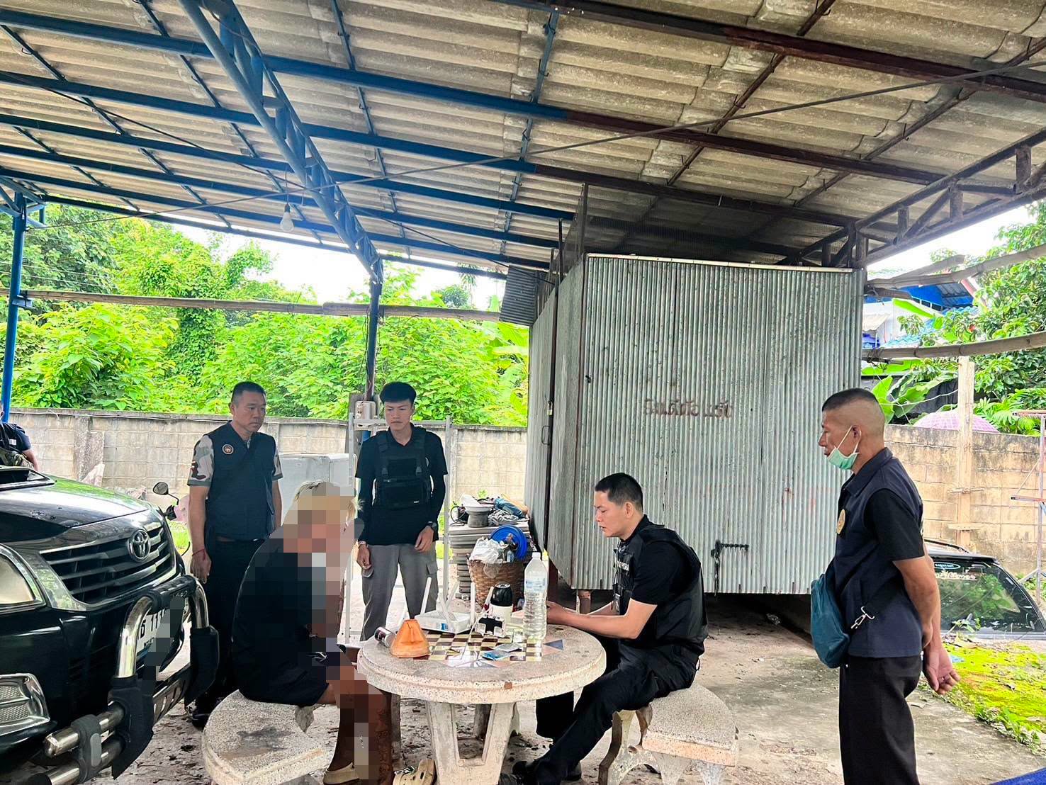 ฝ่ายปกครองเมืองพะเยา ลุยตรวจเรื่องร้องเรียนบ้านแม่นาเรือ ผลตรวจปัสสาวะไม่พบสารเสพติด พร้อมตักเตือนป้องปราม 