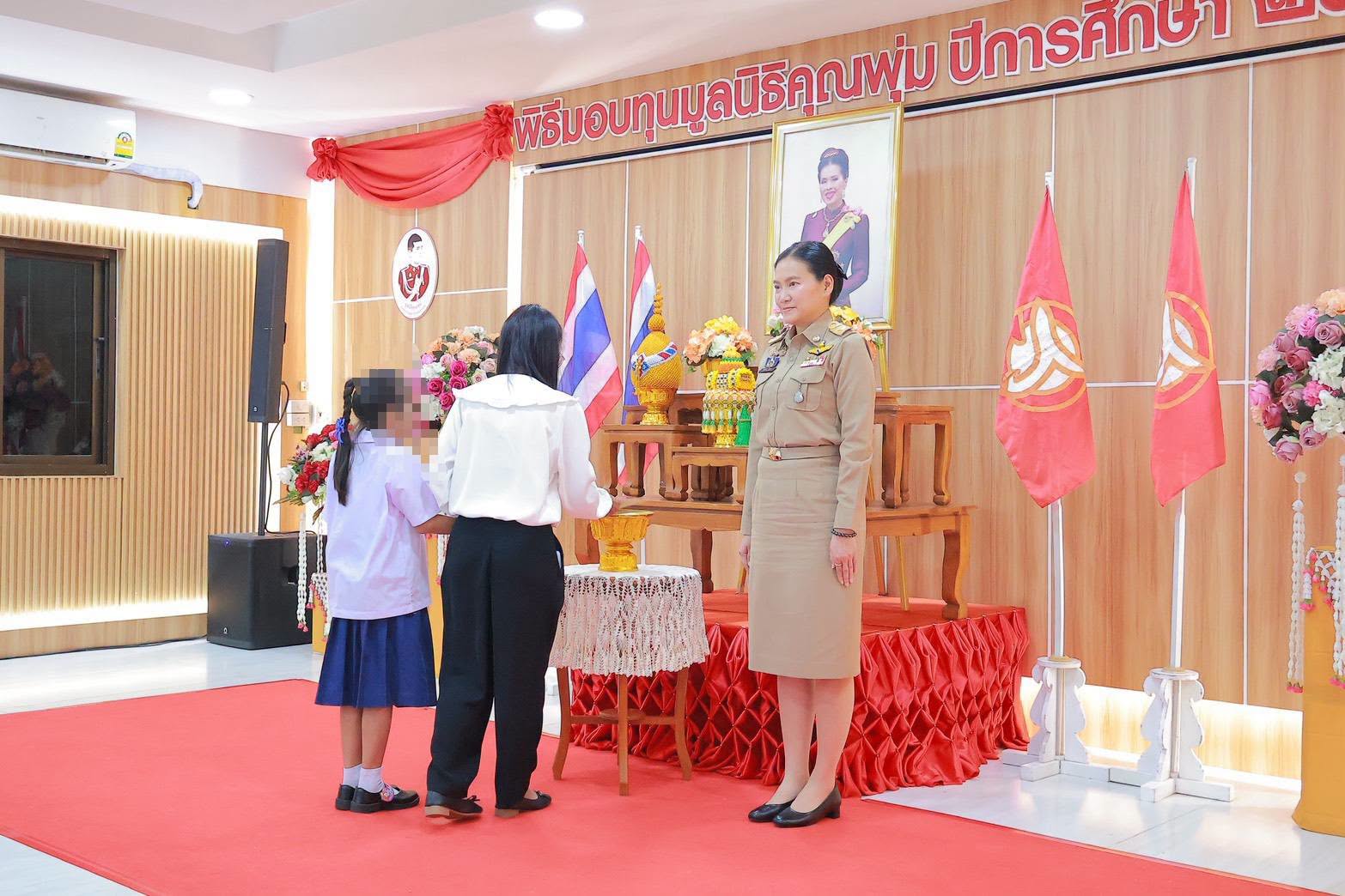 มูลนิธิคุณพุ่ม มอบทุนการศึกษาเด็กออทิสติกและเด็กพิการจังหวัดพะเยา จำนวน 101 ทุน เพื่อช่วยแบ่งเบาภาระผู้ปกครองและนำไปพัฒนาศักยภาพในกลุ่มเด็กพิเศษ 